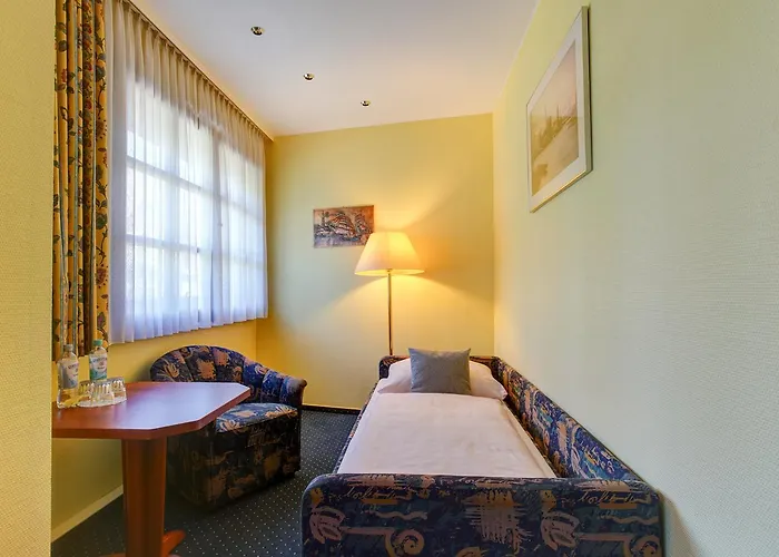 Hotel Elbinsel Free Parking 3*
